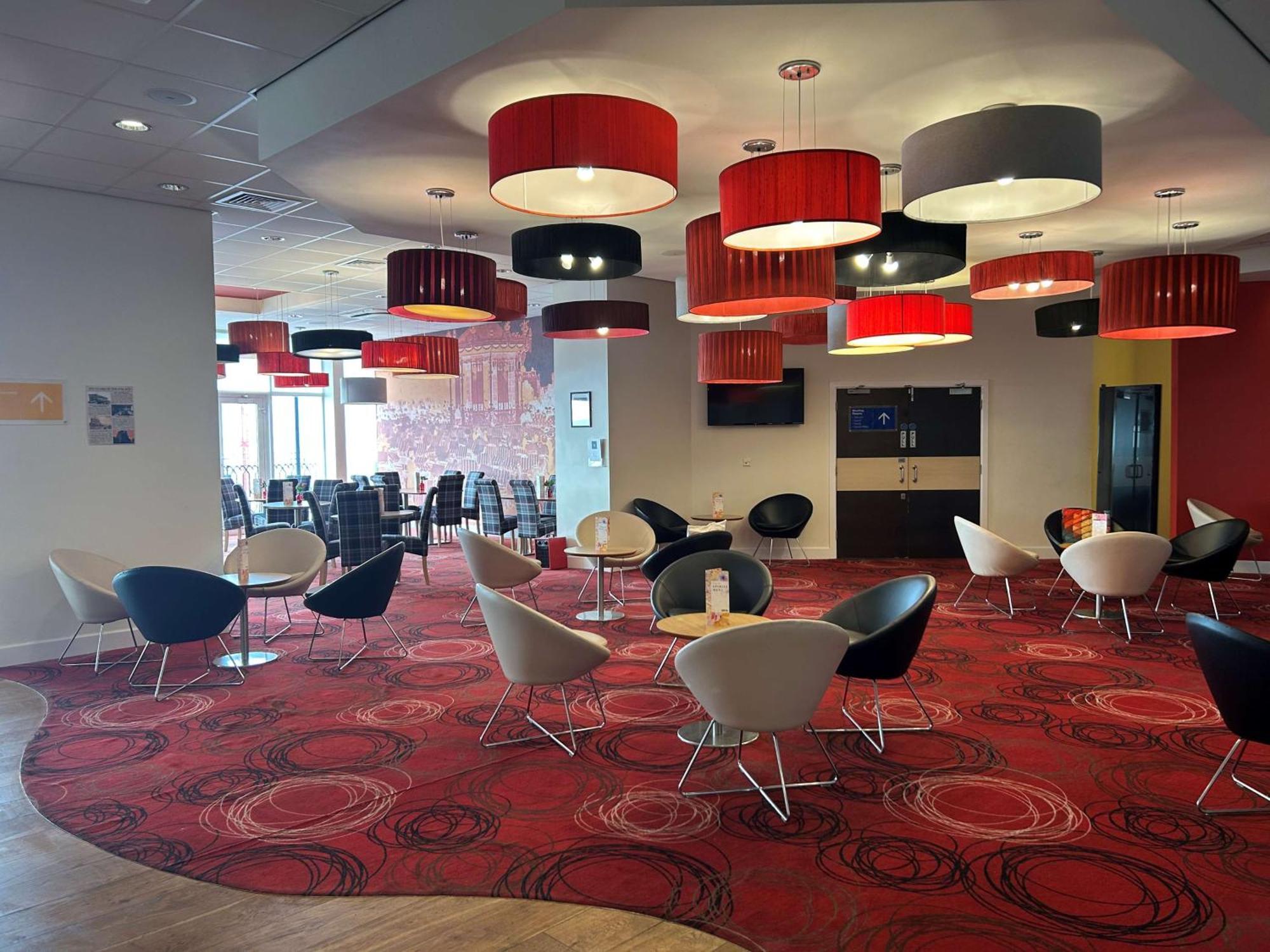 Park Inn By Radisson Palace Сътън он Сий Екстериор снимка