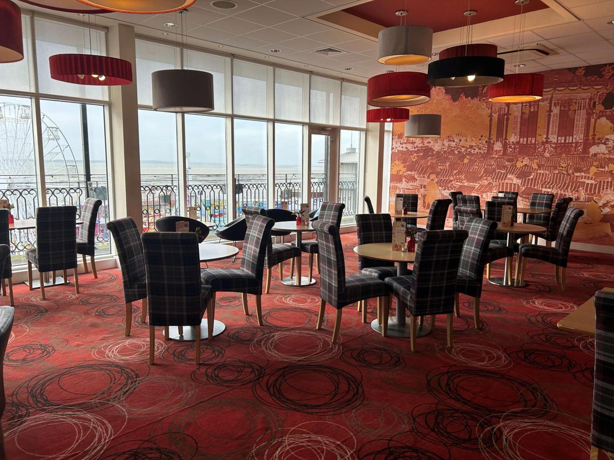 Park Inn By Radisson Palace Сътън он Сий Екстериор снимка